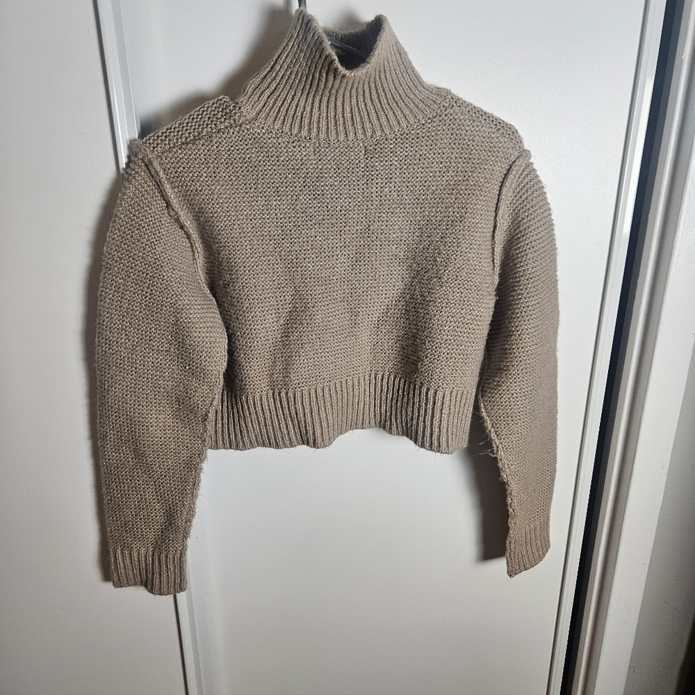 Shein Long Sleeve Crop top cream size: XS